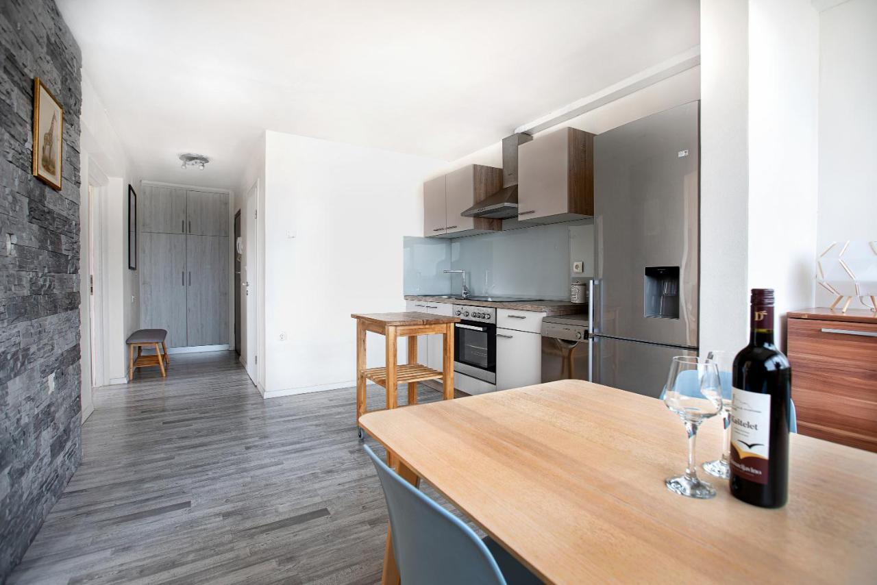 Apartment No.15 *