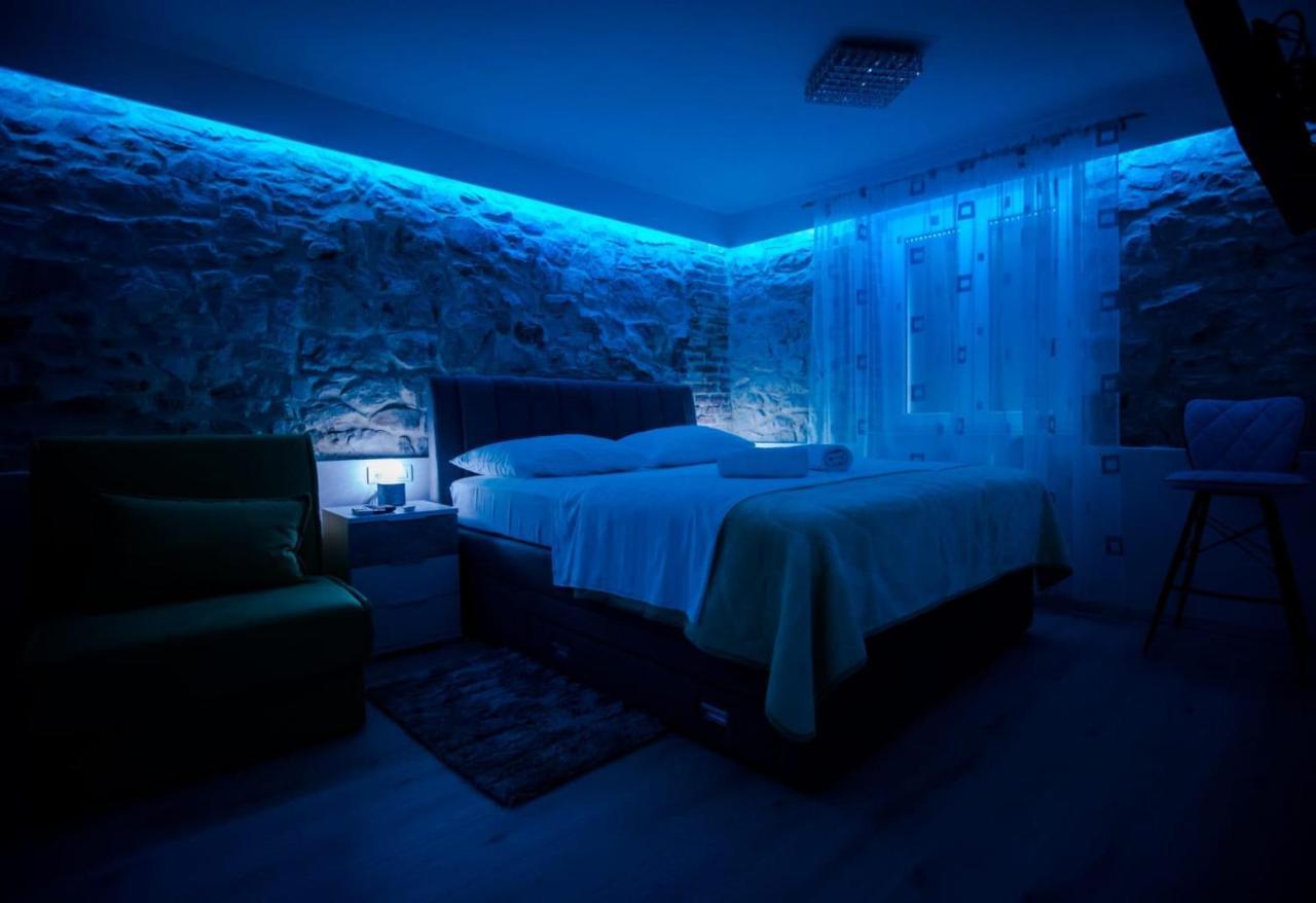 Lions Luxury Split