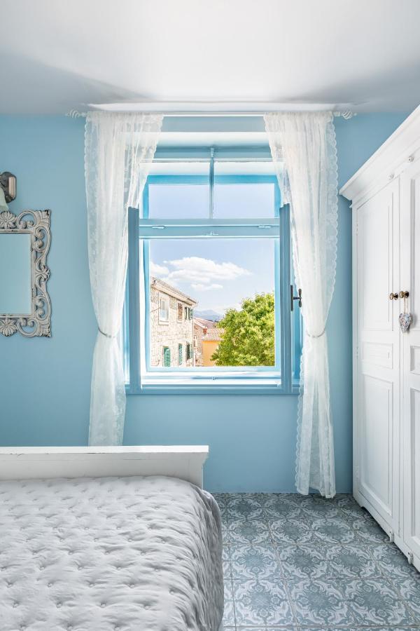Blue Dreams In The Old Town With A Sea View *