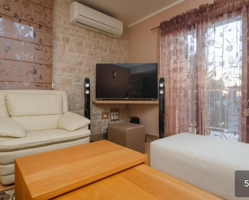 Zane Apartment Split