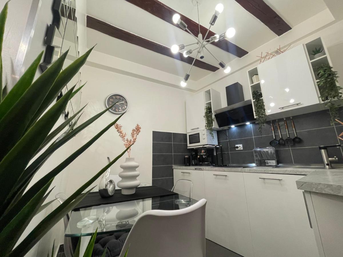 Guest house Spalatum New Chic & With Kitchen And Terrace - Centre