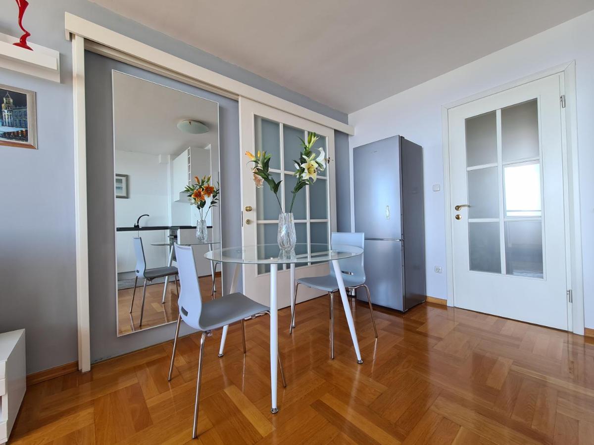 Lucky Pearl Apartment Split