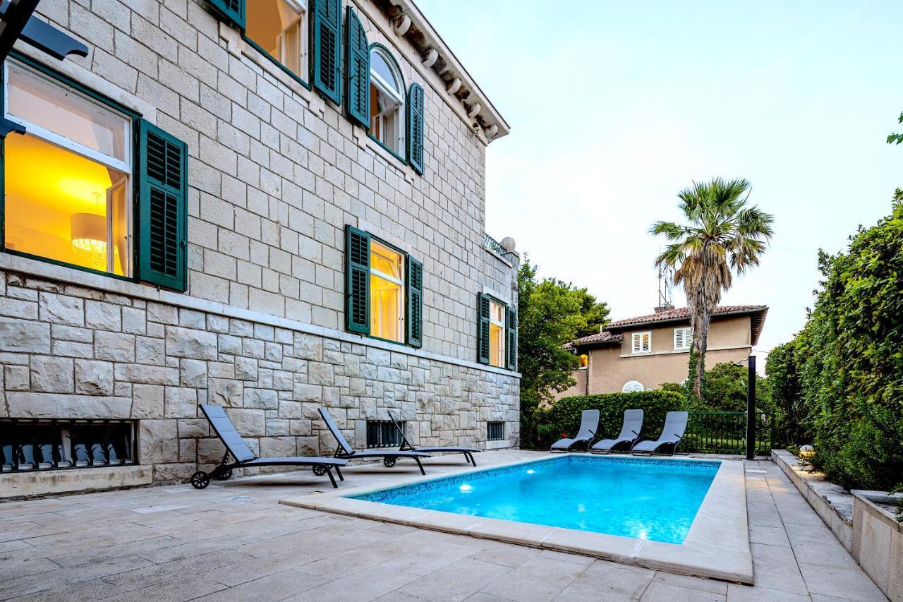 Stone Majestic W Pool - Center Split