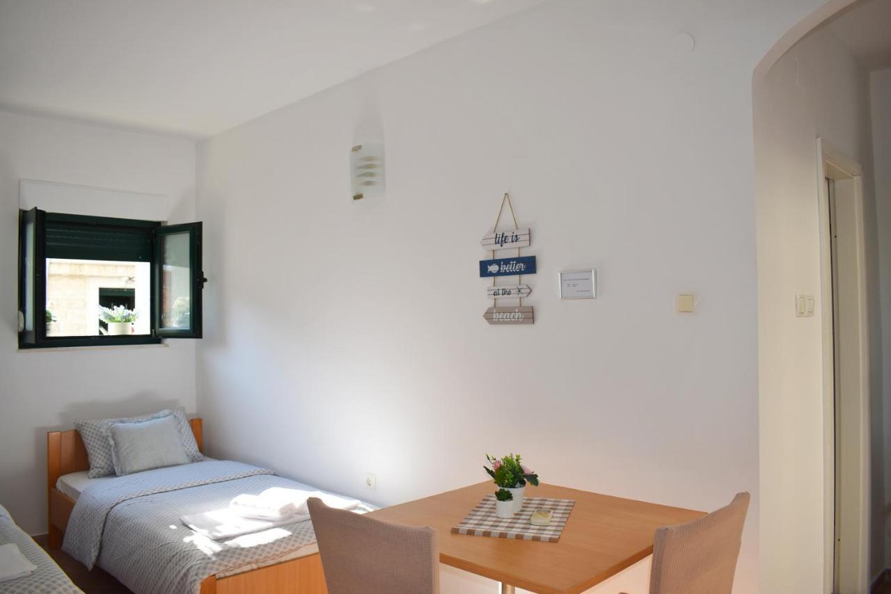 Twin Apartment Split