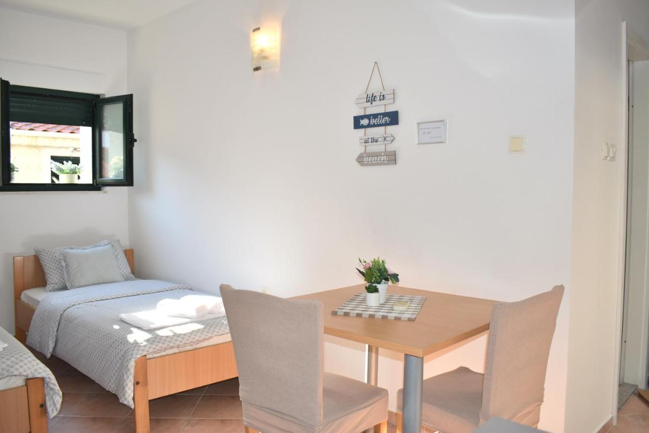 Twin Apartment Split
