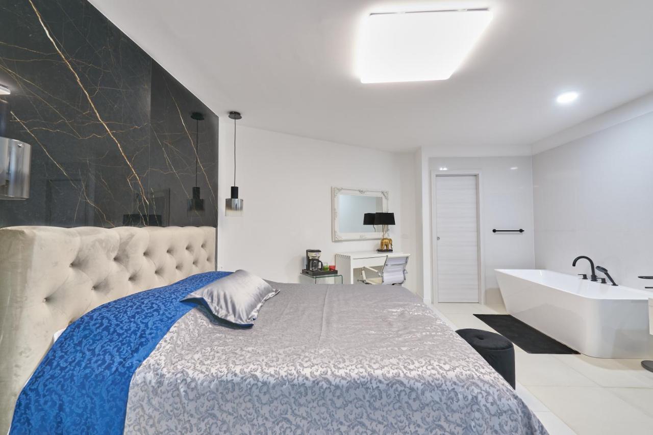 Luxe Crystal Apartment