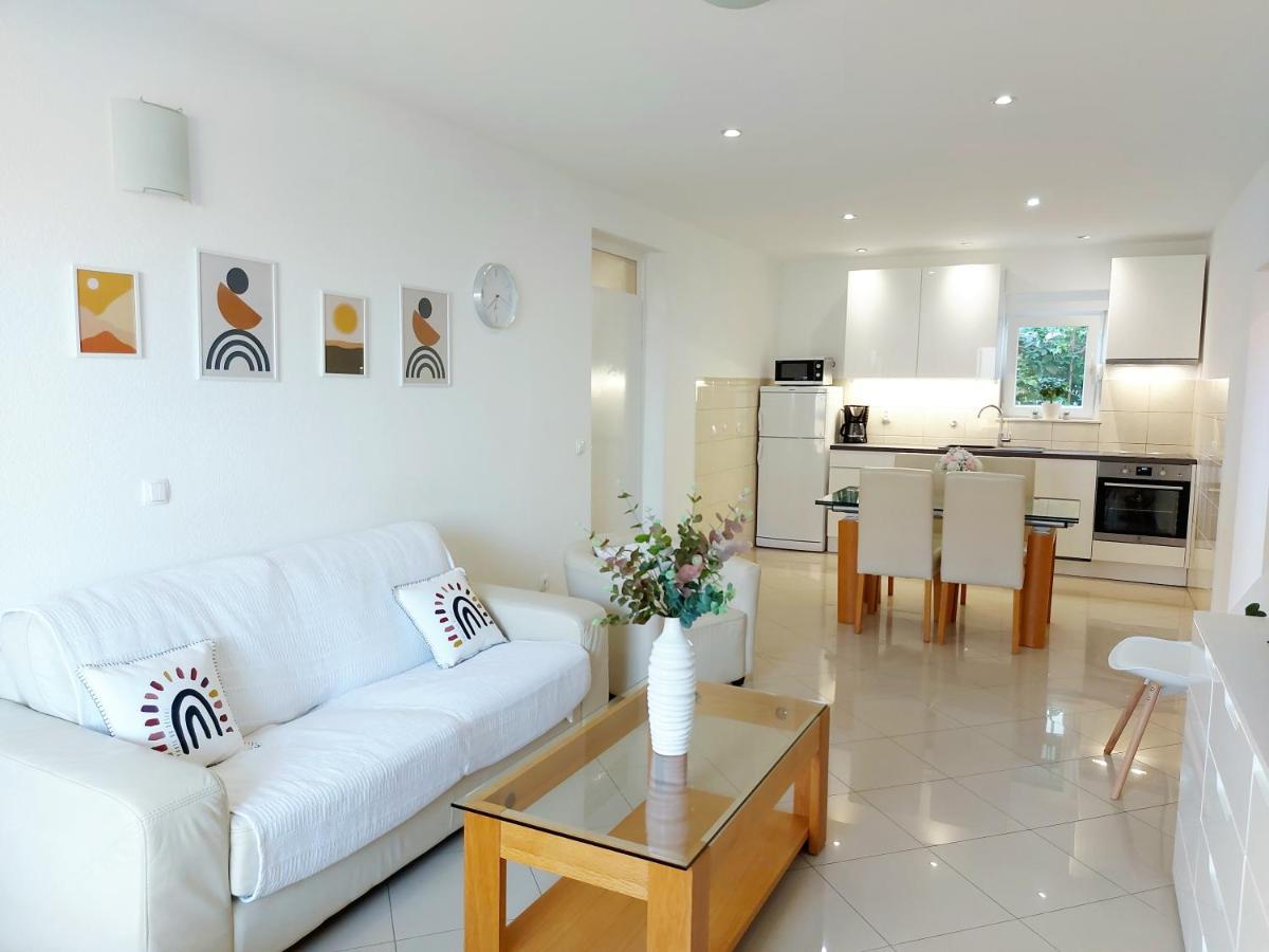 Anna Apartman