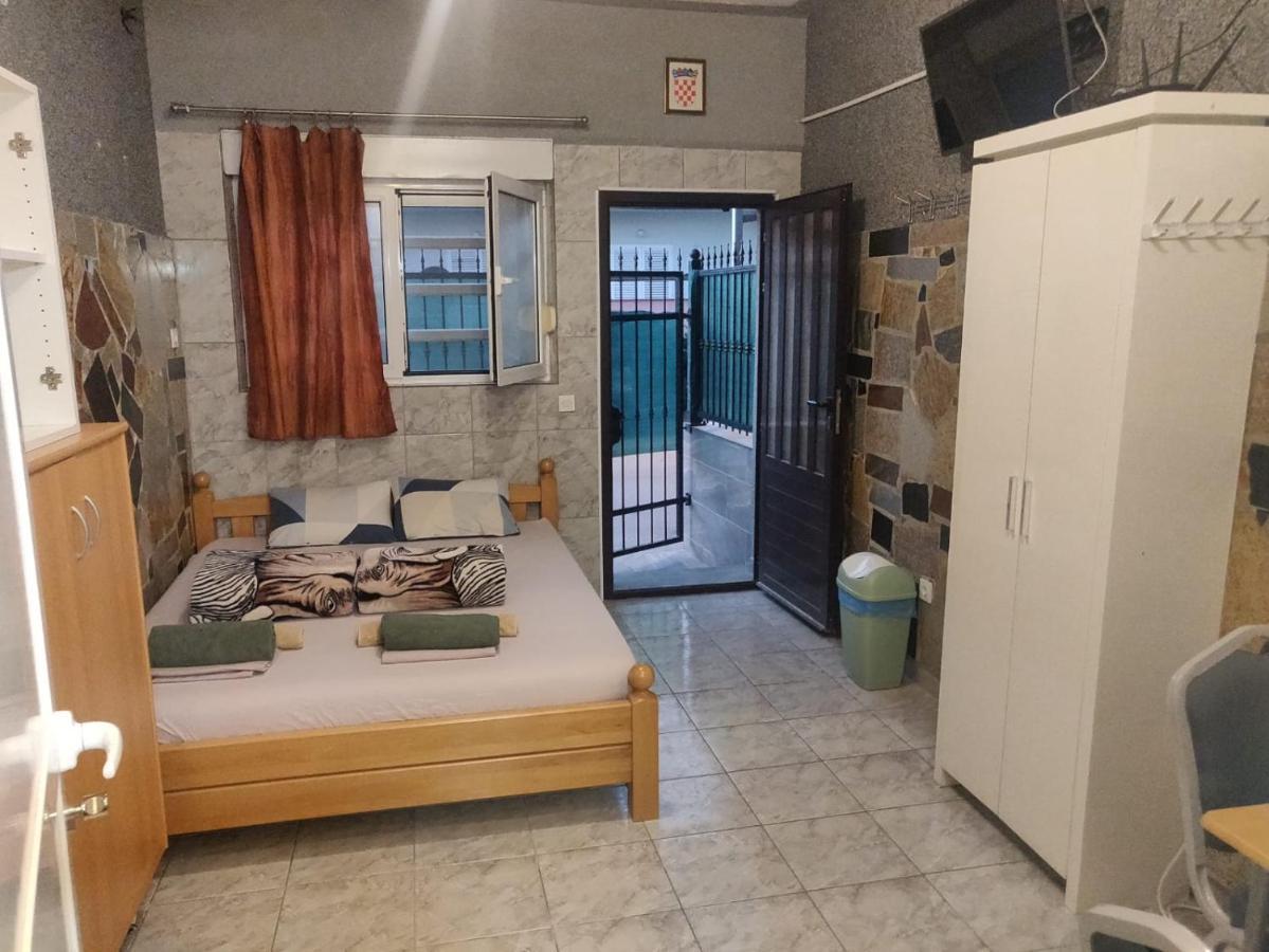 Guest house Rooms- Denis 3*