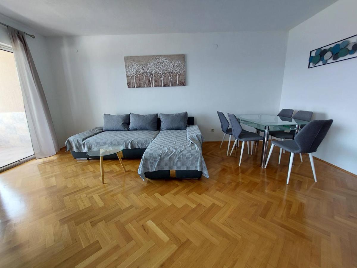 Apartment Lo *