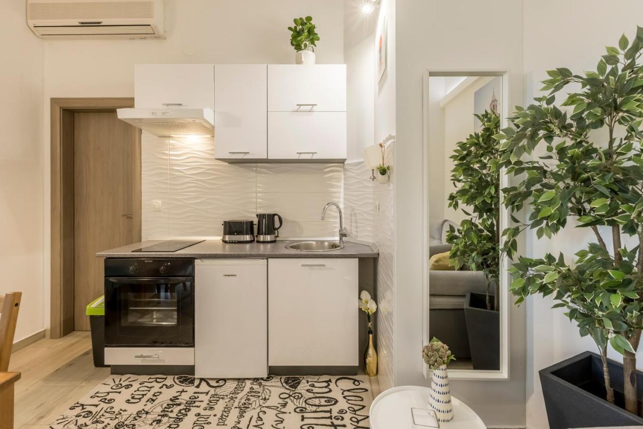 Palomia A Apartment Split