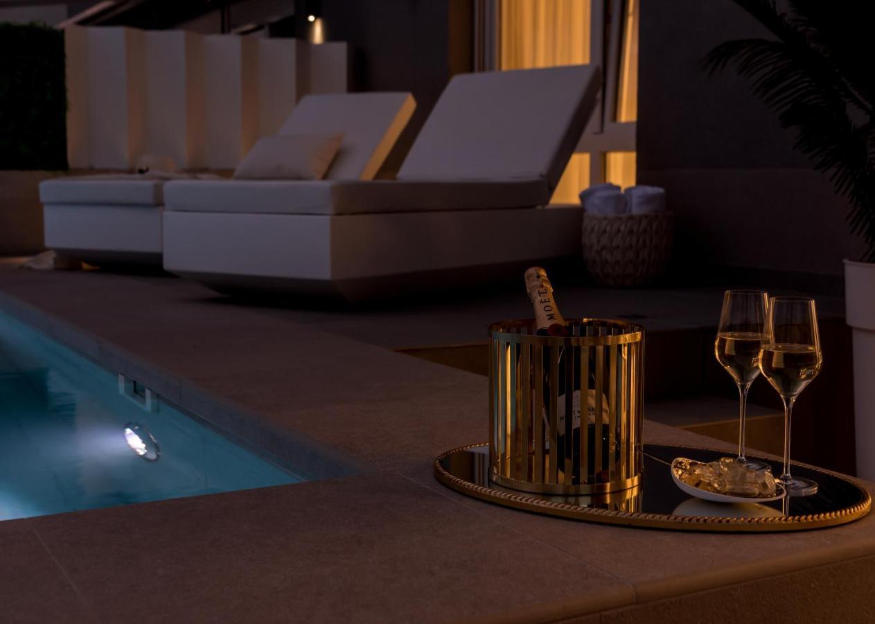 Golden Cell Apartment *