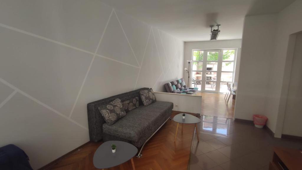 Kvaternikova - Pool, Grill, 4 Bedrooms, 3 Bathrooms Apartment