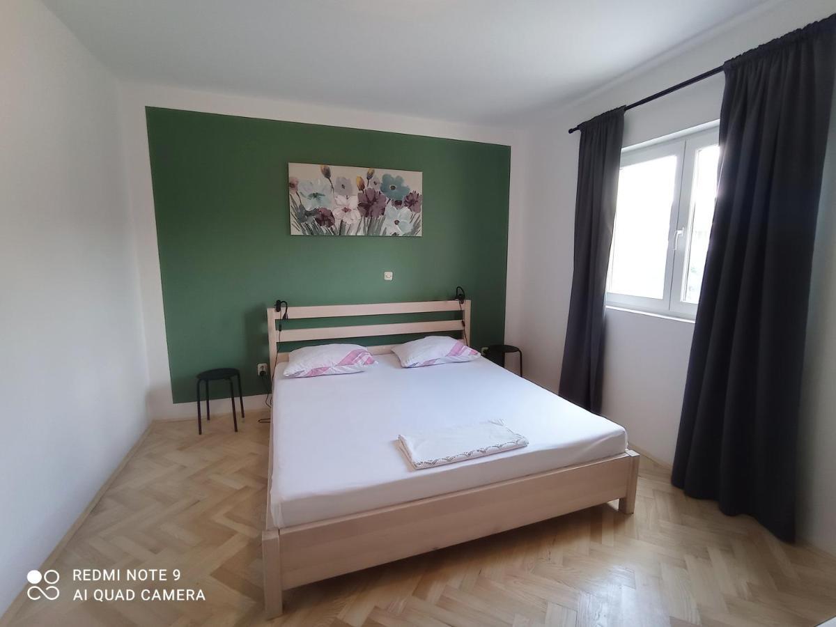 Apartment Lo