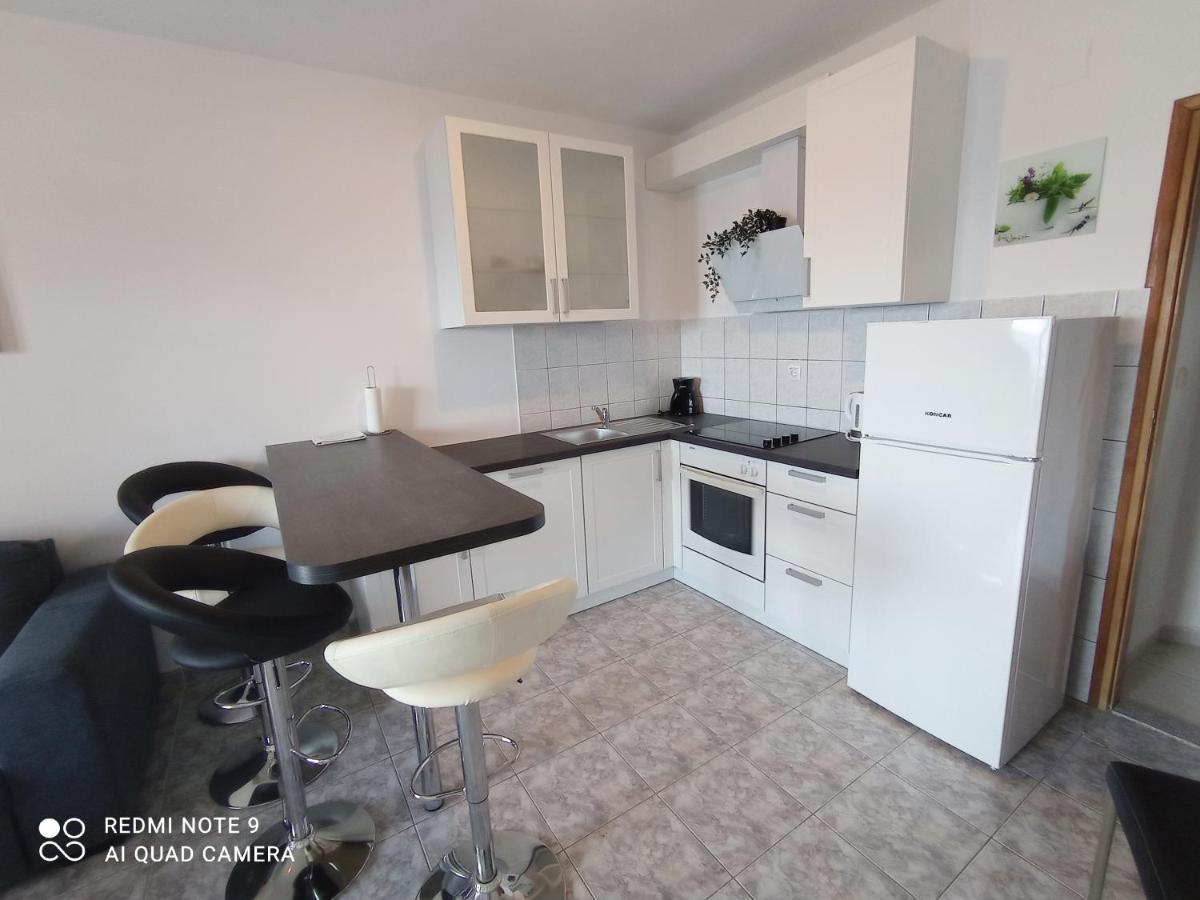 Apartment Lo Split