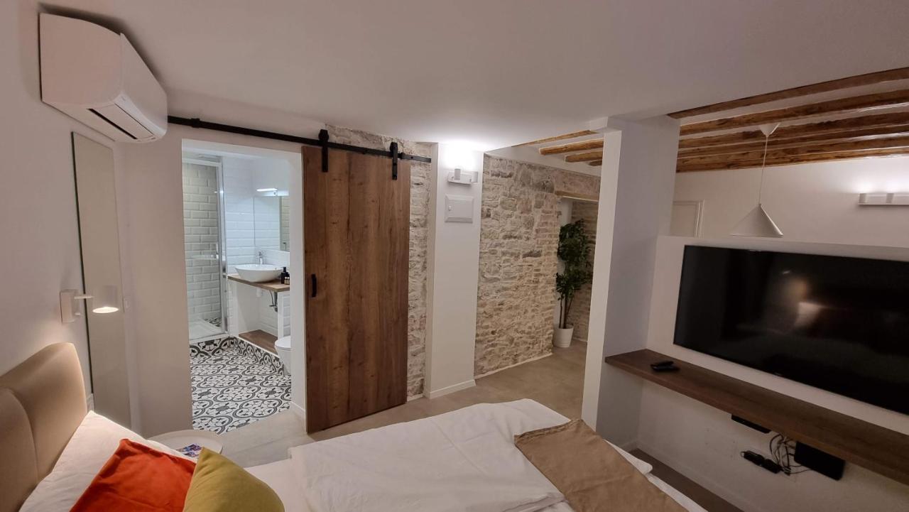 Vitelli And Apartment