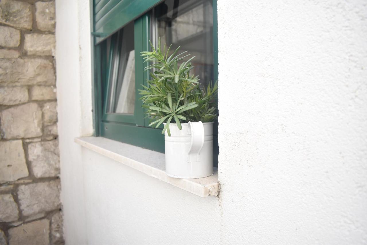 Twin Apartment Split