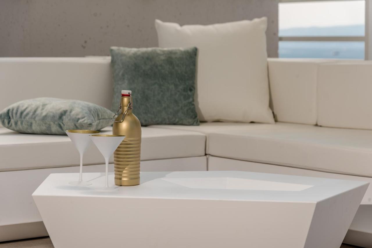 Golden Cell Apartment Split