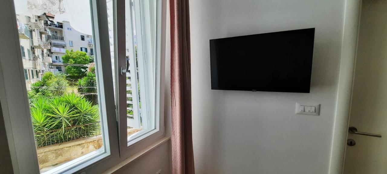 Apartment Cherry Split