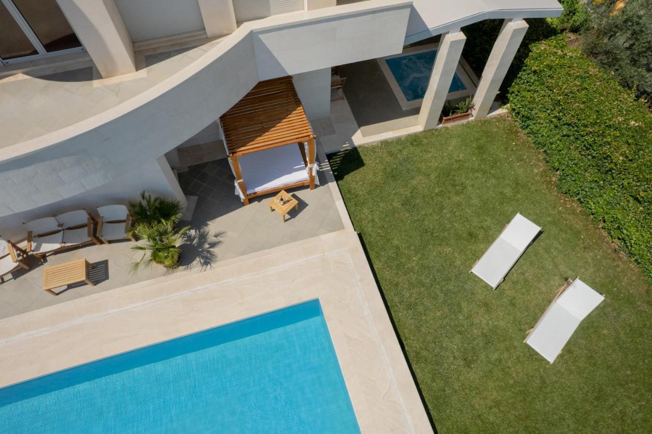 The Whitestone Apartment *