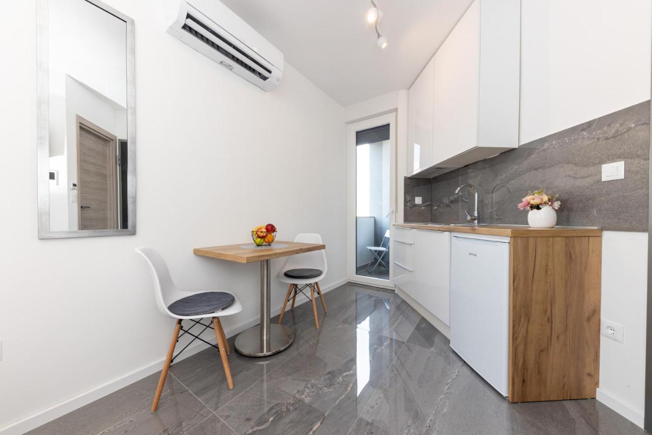 New Studio For 2, Free Private Garage Spot, Wi-Fi, 200 M From Mall Of Split *