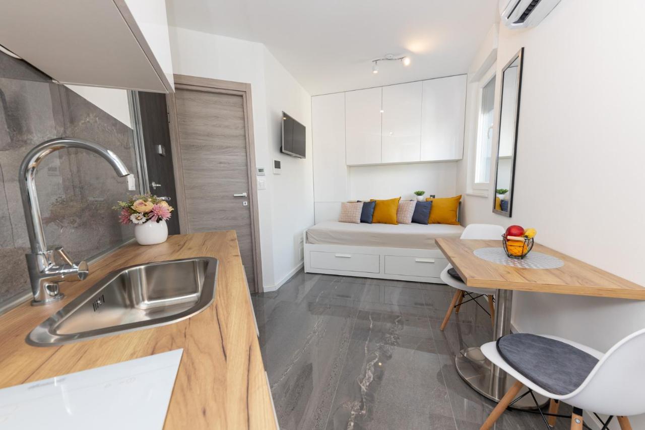 New Studio For 2, Free Private Garage Spot, Wi-Fi, 200 M From Mall Of Split *