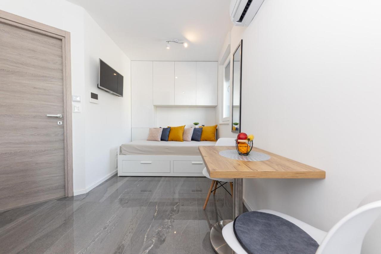 Apartman New Studio For 2, Free Private Garage Spot, Wi-Fi, 200 M From Mall Of Split *