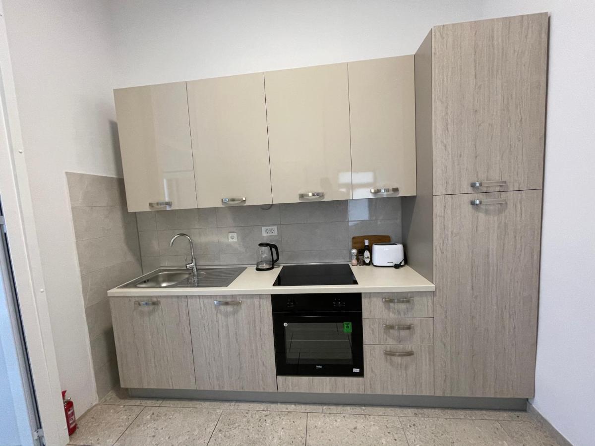 Two Bedroom N Apartman *
