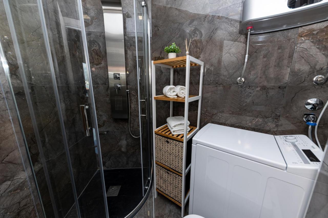 Apartman New Studio For 2, Free Private Garage Spot, Wi-Fi, 200 M From Mall Of Split Split