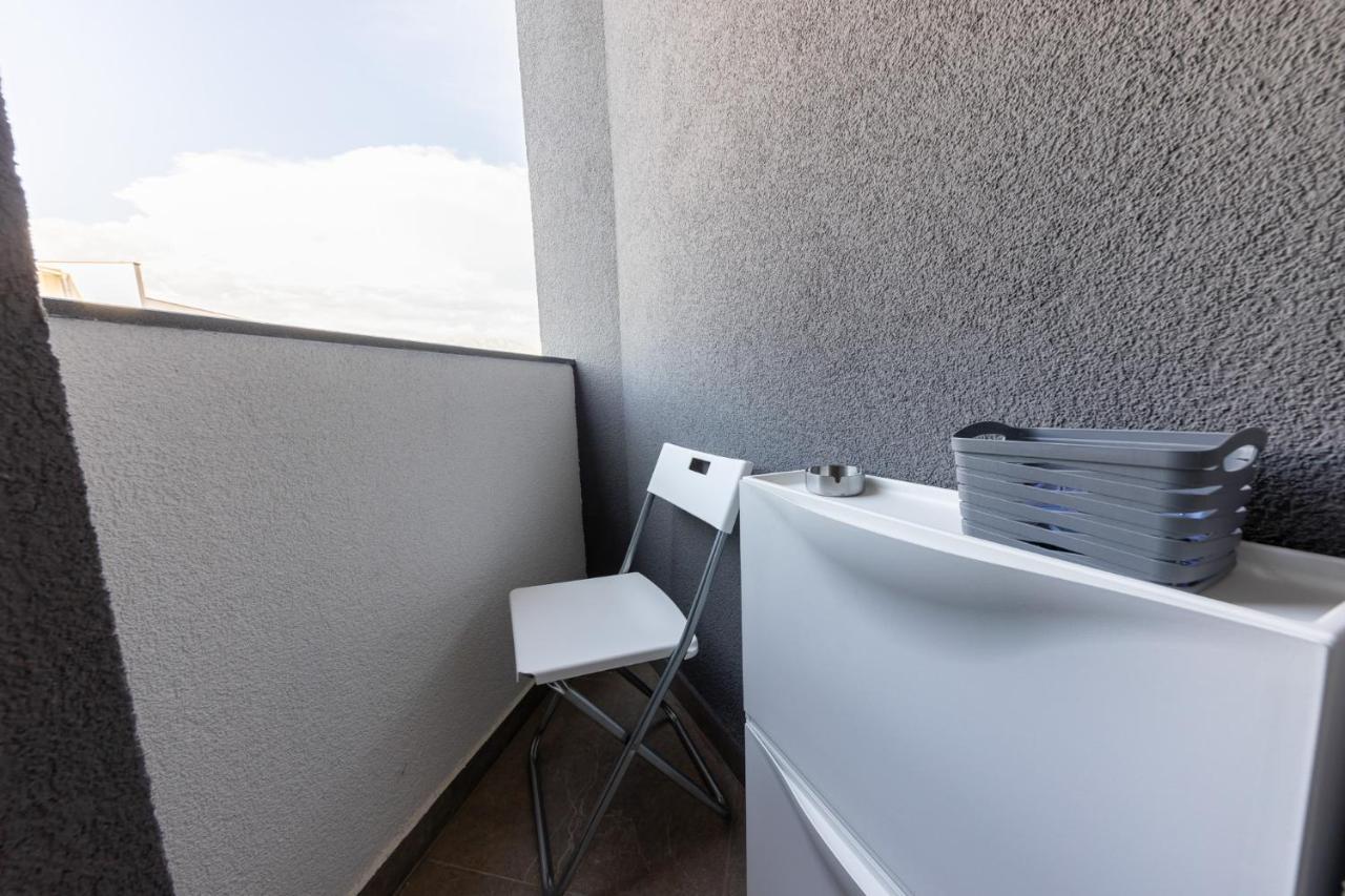 Apartman New Studio For 2, Free Private Garage Spot, Wi-Fi, 200 M From Mall Of Split *