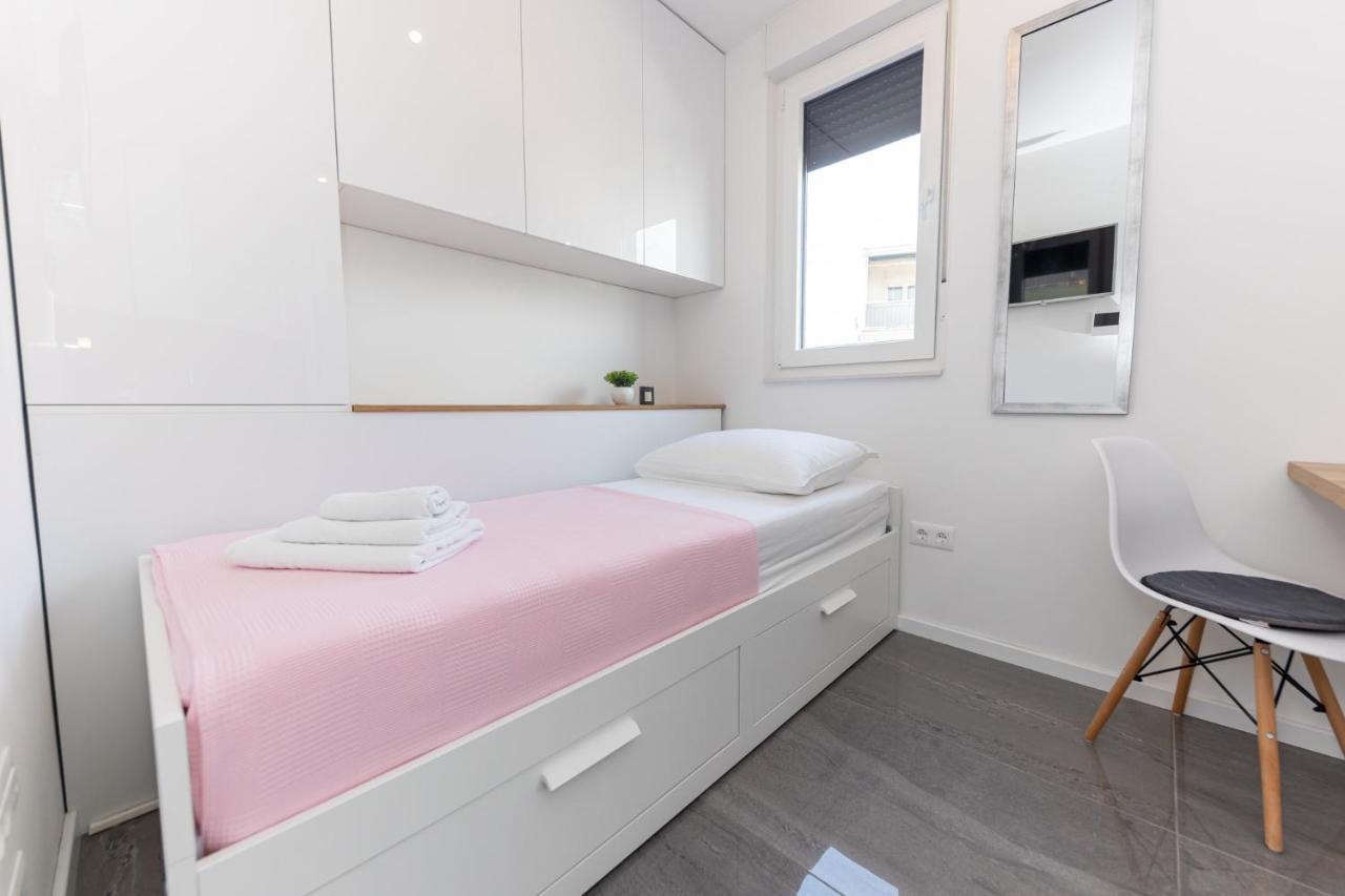 Apartman New Studio For 2, Free Private Garage Spot, Wi-Fi, 200 M From Mall Of Split Split