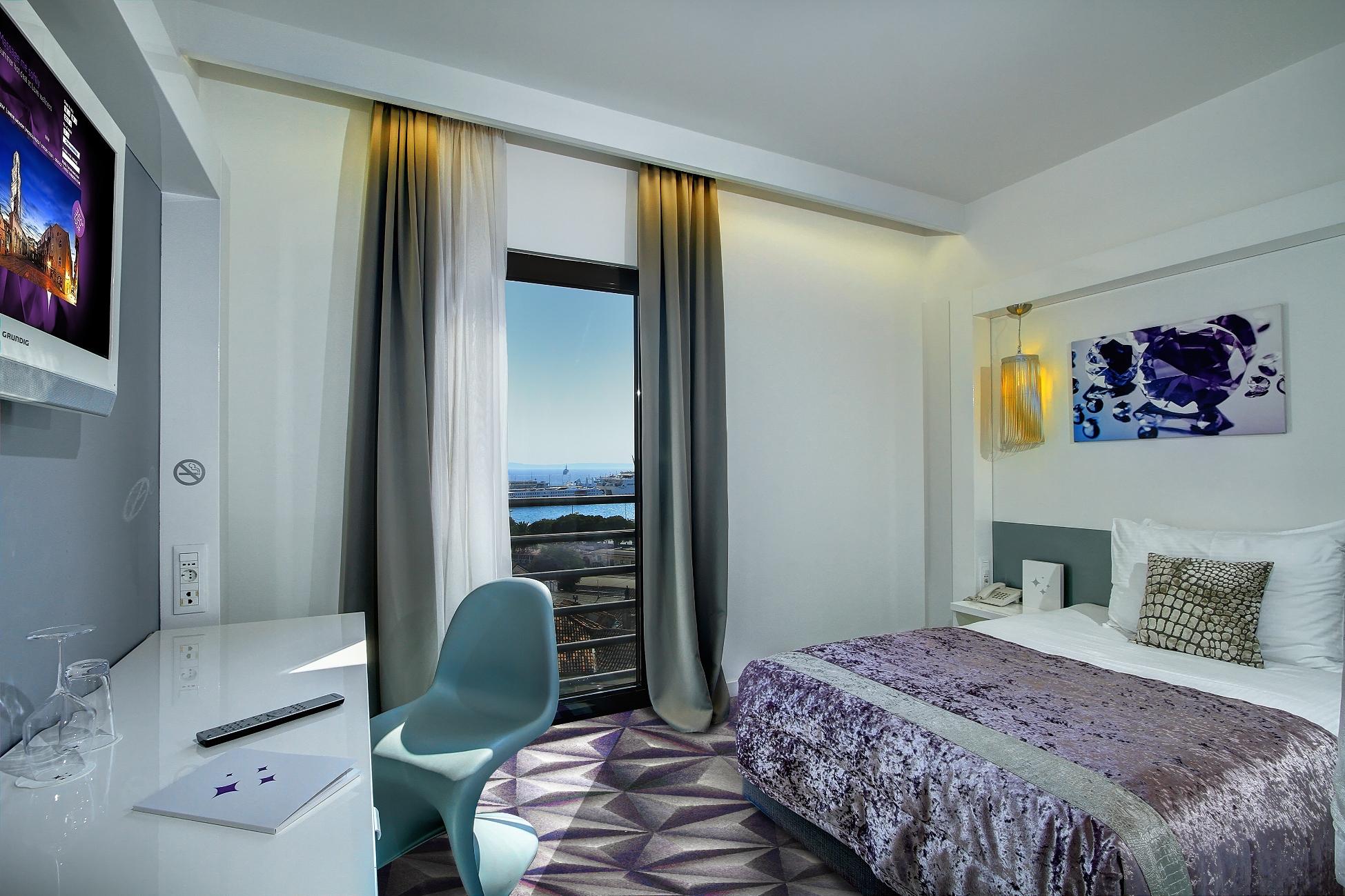 Luxe Hotel