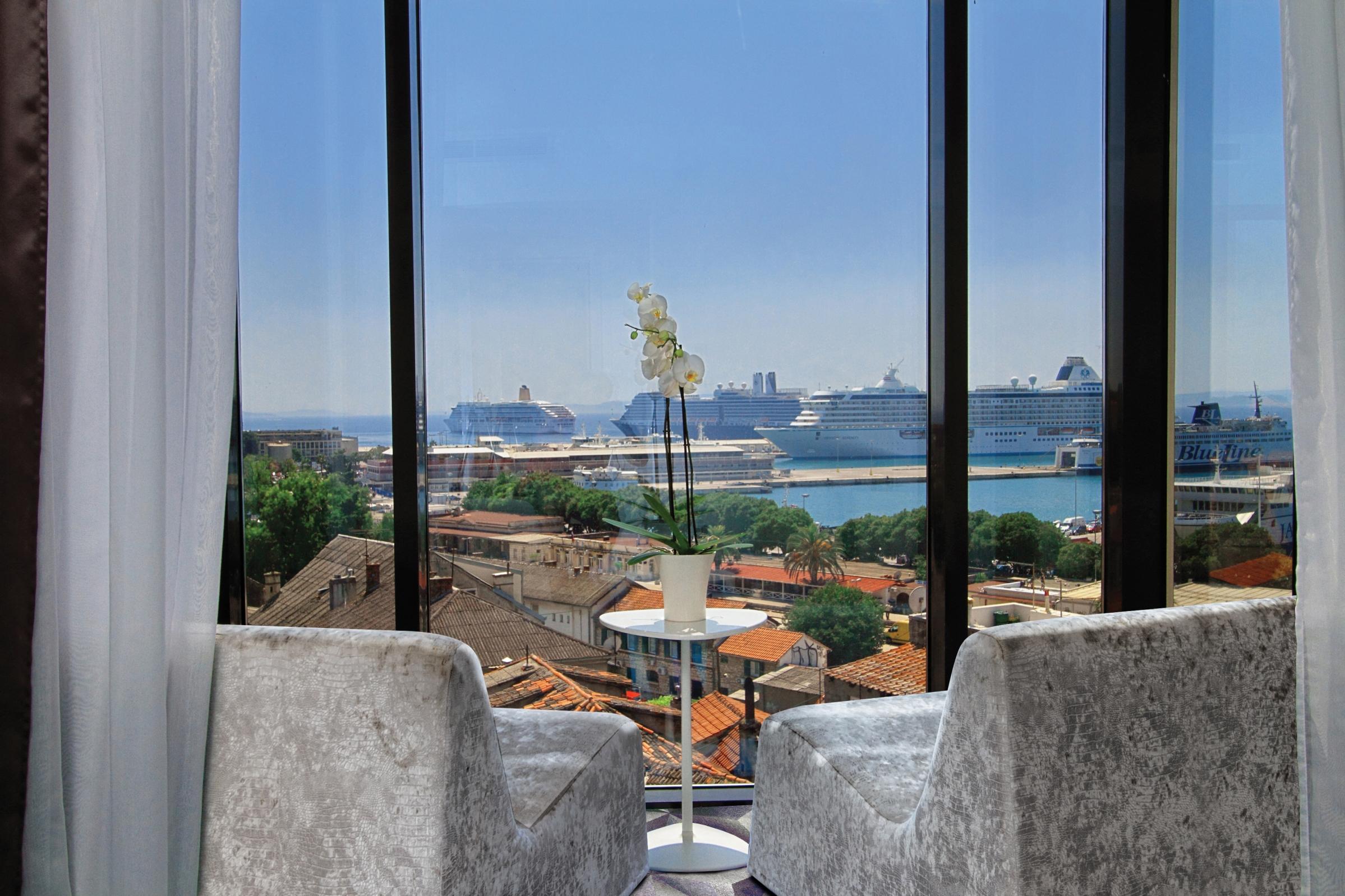 Luxe 4*