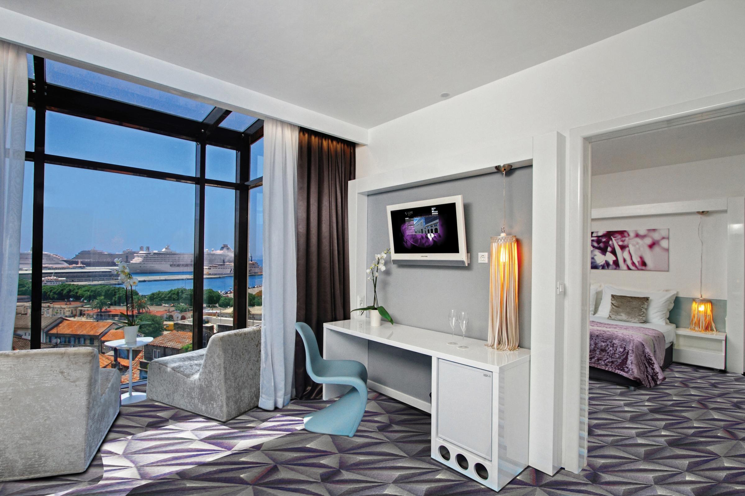 Luxe Hotel 4*