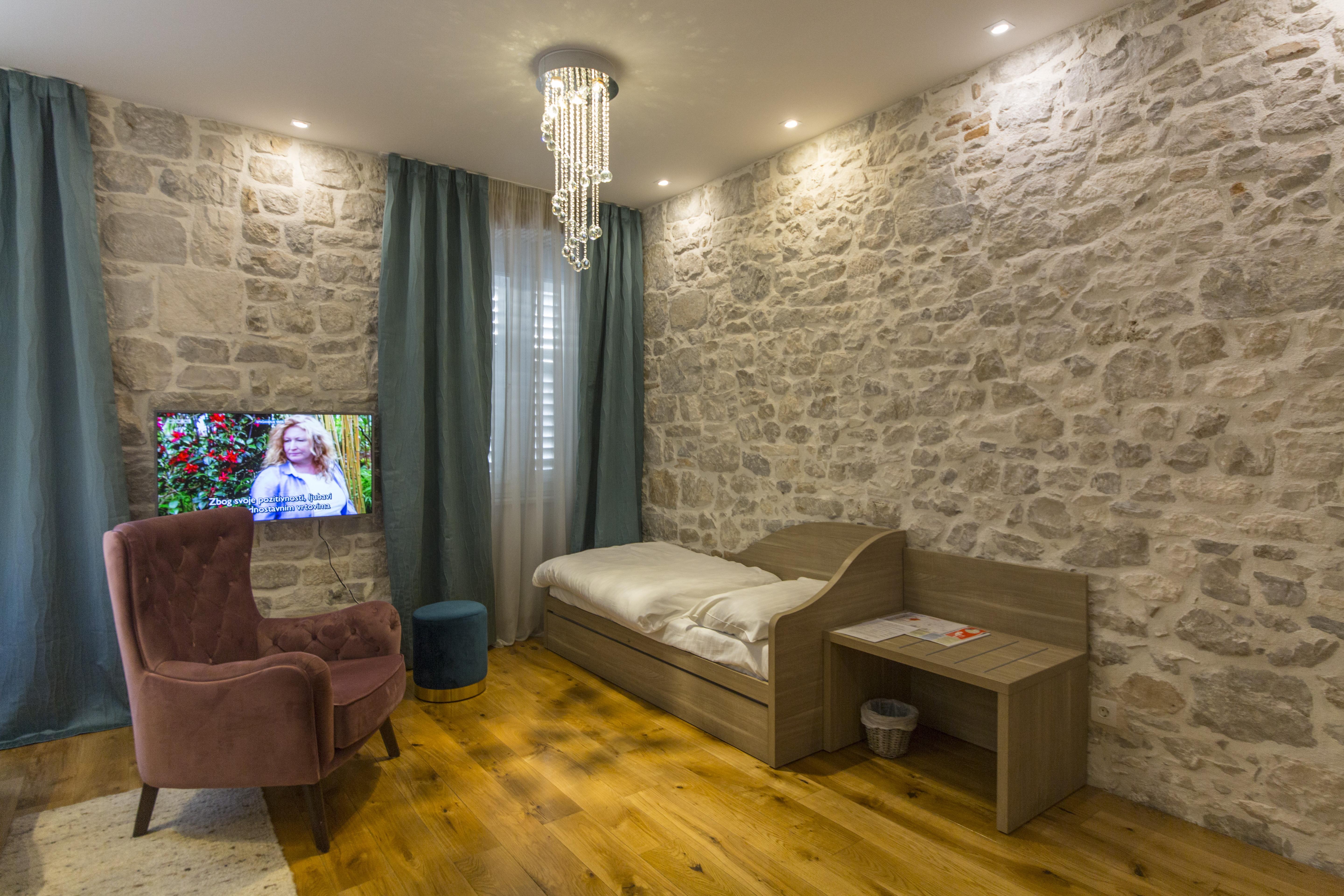 Tifani Luxury Split
