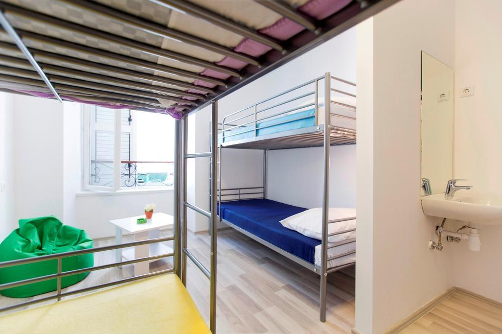 Hostel Downtown *