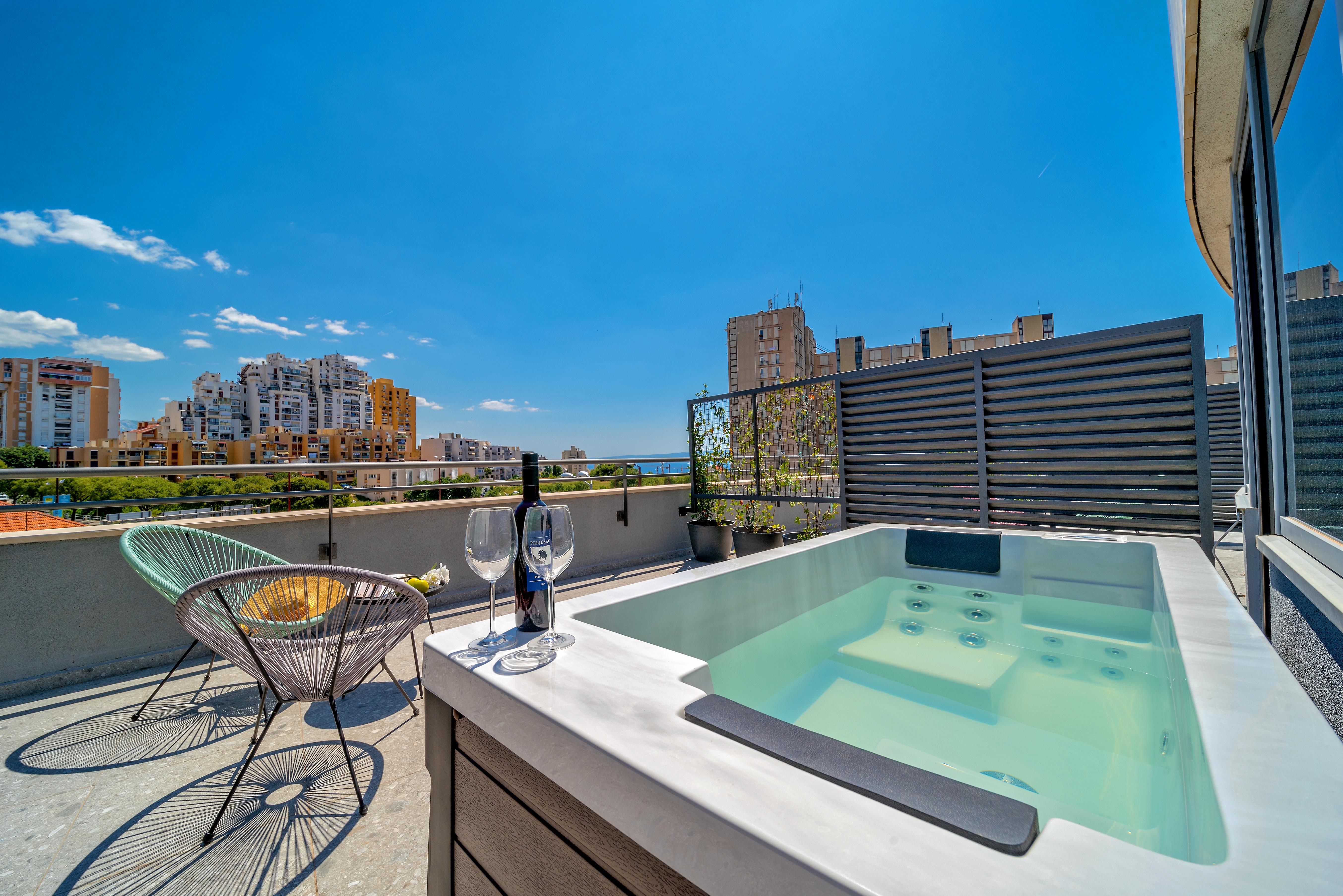 Priska Med Luxury Split