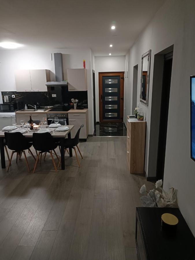 Apartment Nicol Split