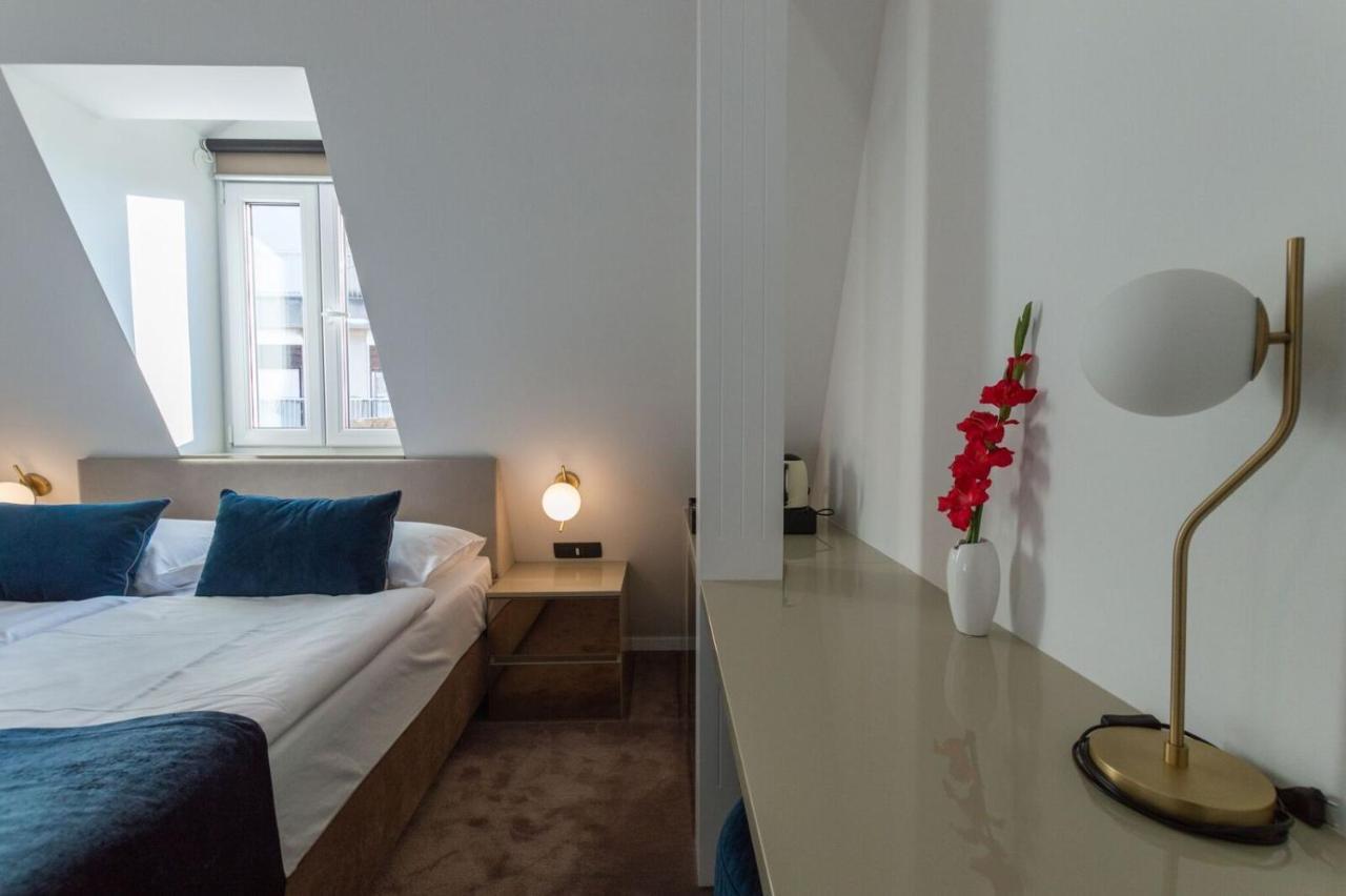 Flos Luxury