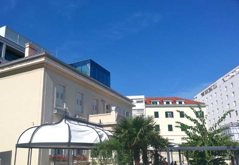 Ivo Hotel