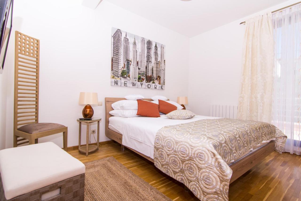 Gallery Luxury Suites & Rooms-Only Adults * Split
