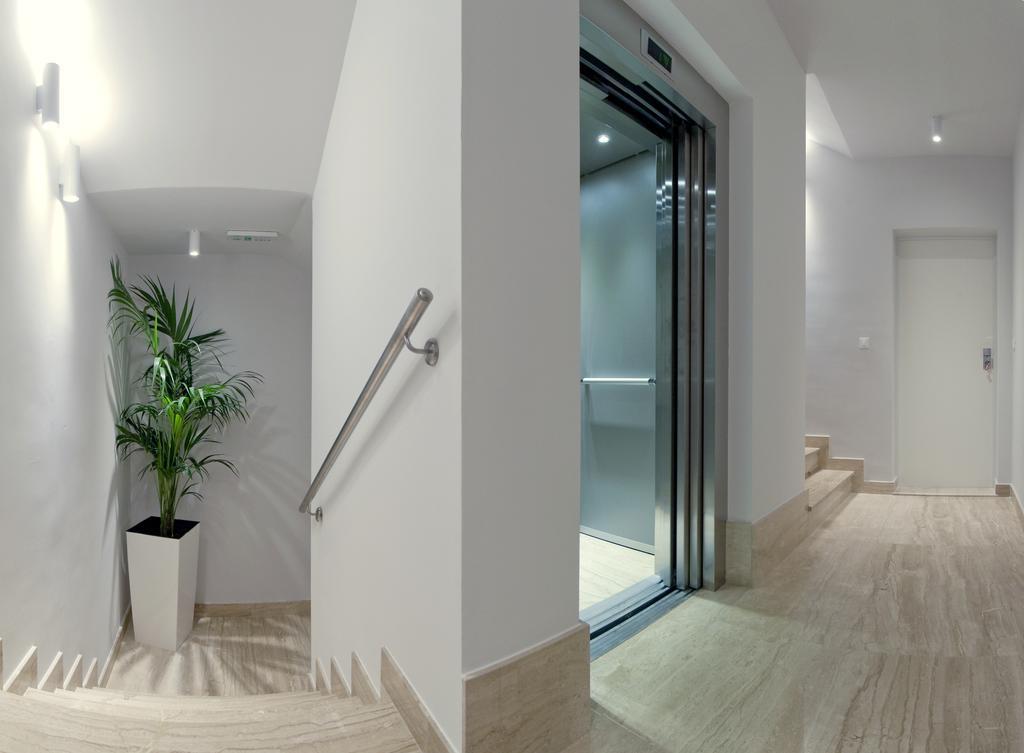 Deja Views Apartment Split
