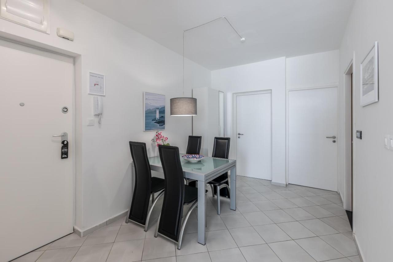 Apartment Sundowners Apartment, 52qm, Double & Single Bed, 10 Min From Old Town Of *