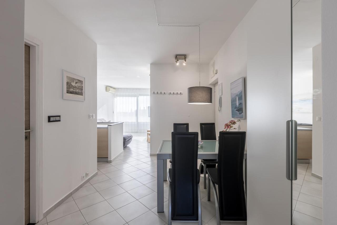 Sundowners Apartment, 52qm, Double & Single Bed, 10 Min From Old Town Of *