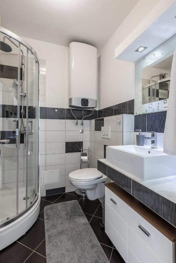 Apartment Sundowners Apartment, 52qm, Double & Single Bed, 10 Min From Old Town Of *