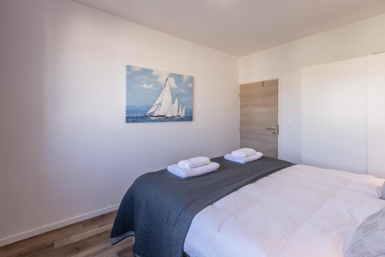 Apartment Sundowners Apartment, 52qm, Double & Single Bed, 10 Min From Old Town Of *
