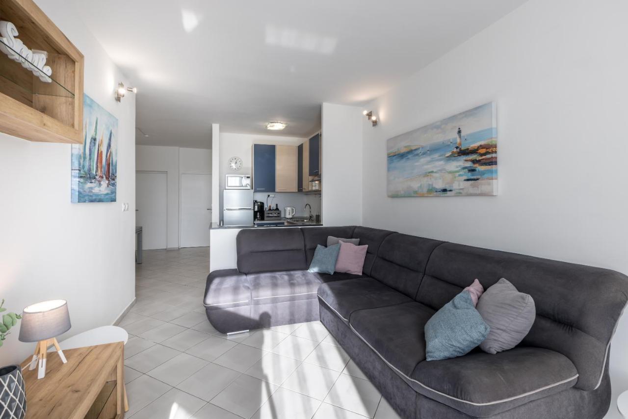 Sundowners Apartment, 52qm, Double & Single Bed, 10 Min From Old Town Of Split