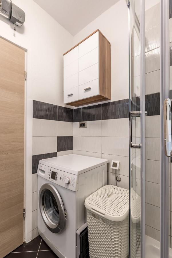 Sundowners Apartment, 52qm, Double & Single Bed, 10 Min From Old Town Of Apartment Split