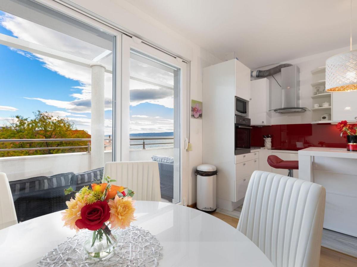 Modern Center With Terrace Apartment *