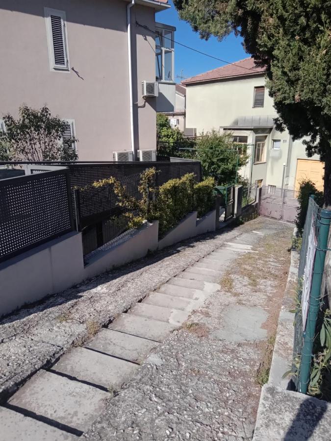 Paro Apartman *