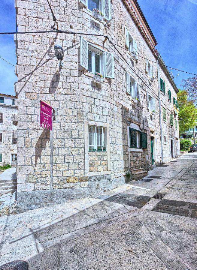 Apartman Under Constructiion